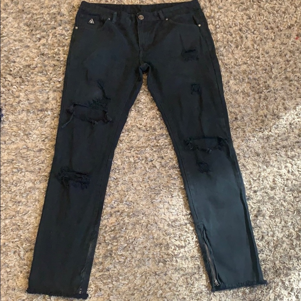 🚨SOLD🚨36X32👌black ripped jeans
